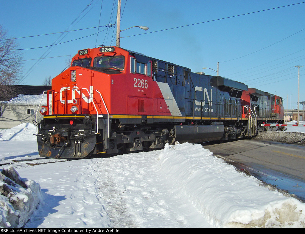 CN GE pair heading back towards NGB yard